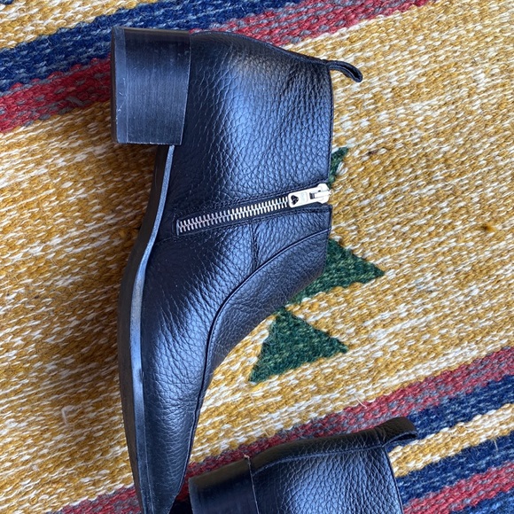 Women’s pointed heeled Everlane black boots - Picture 2 of 5